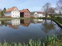 H�user am Dorfteich von H�tten (22.04.2023) 