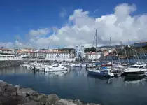 Die Stadt Angra do Heroismo auf der Azoren-Insel Terceira. Die historische Altstadt wurde 1983 von der UNESCO zum Weltkulturerbe erkl�rt. Aufnahme vom 31.07.2023.