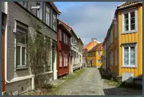 Kleine Holzh�user pr�gen die historische Altstadt von Trondheim, hier am Trillveita. (24.05.2023)