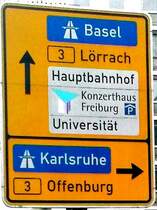 Wegweiser am Z�hringer Tor (Kreuzung Friedrichring/Leopoldring/Habsburgerstr.)