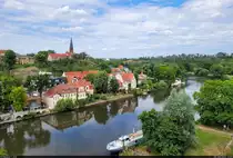 Halle (Saale) von oben:
Von der Oberburg Giebichenstein �ber die Saale zum Stadtteil Kr�llwitz geblickt. Dort ragt der Turm der Petruskirche �ber die D�cher.

🕓 29.6.2023 | 15:03 Uhr