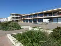 Bexhill-on-Sea, De-La-Warr Pavilion, erbaut 1935 nach einem Entwurf der Architekten Erich Mendelsohn und Serge Chermayeff, seit 2005 als Zentrum f�r zeitgen�ssische Kunst (04.09.2023)