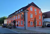 Hotel  Brauerei Walter  an der Hauptstra�e in Tiengen (Waldshut-Tiengen). Das Geb�ude wurde 1830 erbaut und 1860 von dem verm�genden Bierbrauer Karl August Walter gekauft. Er erweiterte es zu einer Kundenbrauerei samt Gastwirtschaft mit Biergarten und Kegelbahn. Der Braubetrieb wurde 1888 eingestellt.

🕓 27.7.2023 | 19:47 Uhr