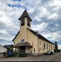 Dorfkirche (oder Kreuzkirche) von B�singen am Hochrhein, entstanden 1835.

🕓 28.7.2023 | 15:42 Uhr