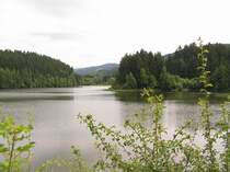 Vorsperre vom S�sestausee im Harz bei Osterode. Vom Ausgangspunkt des Fotos sieht man auf der Br�cke die Vor- und die Hauptsperre, auf der Stra�e kommt man 1. nach Osterode und 2. in den Hochharz. 