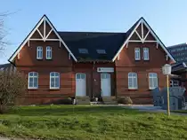 Rendsburg am 8.4.2023: ehemalige Kanal-Meisterei Rendsburg gegen�ber dem Kreishafen, erbaut 1896, 2006 entkernt und umgebaut, die Fassade wurde erhalten, heute Hotel und Restauration /