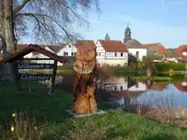Lichtenau, Fachwerkh�user und Dorfkirche am Teich (22.04.2023)