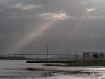 Blick auf die neue R�genbr�cke von der Schwedenschanze aus, bei sehr ungem�tlichem Wetter