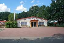 Das Hotel Pension Klinger, Dr.-K�lz-Stra�e befindet sich neben einer Erlebnisgastst�tte mit Bowlingcenter und Biergarten. Ein idealer Ort f�r Familien- und Firmenfeiern, sowie f�r Eisenbahnfreunde. 