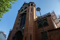 �glise Saint-Jean de Montmartre (Detailaufnahme), erbaut um 1904. Eine interessante Kirche in Rue des Abbesses in Paris. Das Foto stammt von Juni, 2023 