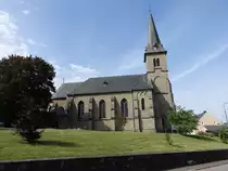 Meckel, kath. Pfarrkirche St. Bartholom�us, erbaut von 1896 bis 1898 nach Pl�nen des Trierer Di�zesanbaumeisters Reinhold Wirtz (22.06.2022)