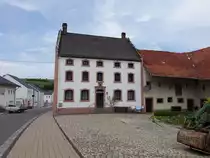 Stahl, Hofanlage in der Oberweiser Stra�e, stattlicher Winkelhof von 1722 (22.06.2022)