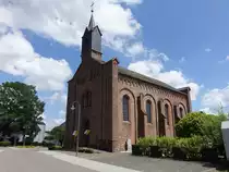 Beilingen, kath. Pfarrkirche St. Johannes Baptist, romanisierender Saalbau mit vorgelegter Westfassade, erbaut von 1855 bis 1856 (23.06.2022)