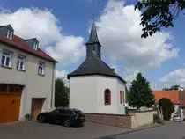 Gilzem, alte kath. Pfarrkirche St. Johannes der T�ufer, kleiner Saalbau von 1782 (23.06.2022)