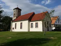Ahlshausen, evangelische St. Blasius Kirche, erbaut 1711, neuromanischer Kirchturm 19. Jahrhundert (29.09.2023)