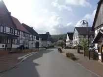 Bevern, Fachwerkh�user in der Holzmindener Stra�e (30.09.2023)