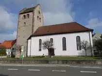 Brev�rde, evangelische St. Urban Kirche, romanischer Westturm, barockes Langhaus erbaut 1768 (30.09.2023)