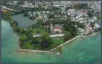 Das Kloster Hofen wurde im 11. Jahrhundert als Benediktinerkloster gegr�ndet. Im 19. Jahrhundert wurde die Anlage zur Sommerresidenz der K�nige von W�rttemberg umgebaut und seitdem auch als Schloss Friedrichshafen bezeichnet. (Friedrichshafen, 05.10.2023)