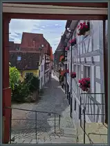 Zahlreiche Fachwerkh�user stehen in der Altstadt von �berlingen. Die Luziengasse f�hrt zum M�nsterplatz. (07.10.2023)