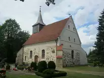B�low, evangelische Dorfkirche, mittelalterliche Feldsteinkirche, erbaut im 15. Jahrhundert (11.07.2012)