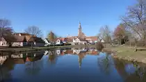 Wolframs-Eschenbach, Blick �ber den Schie�weiher auf die Altstadt mit Liebfrauenm�nster (07.03.2021)