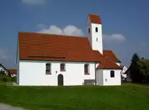 Sch�nbach, Pfarrkirche St. Ulrich, sp�tgotischer Saalbau erbaut im 15. Jahrhundert (07.09.2014)