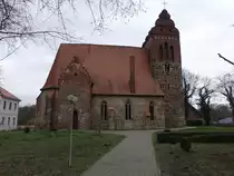Wei�andt-G�lzau, evangelische St. Germanus Kirche, Feldsteinkirche erbaut bis 1202, Kirchturm erh�ht 1902 durch Friedrich Gothe um ein Glockengeschoss aus Backstein (15.03.2019) 