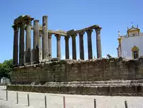 Evora, r�mischer Dianatempel am Largo do Conte de Vila Flor (27.05.2014)