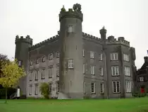 Castlepollard, neugotisches Tullynally Castle, erbaut im 17. Jahrhundert durch den Earl of Longford (14.10.2007)