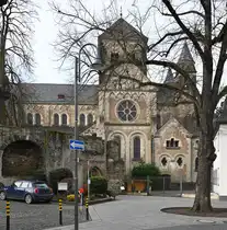 Remagen, Pfarrkirche St. Peter- und Paul, altes Pfarrtor an der S�dseite - 16.12.2023