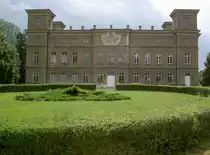 Schloss B�low, erbaut von 1742 bis 1746 durch Magnus Friedrich III. (11.07.2012)