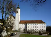 Dietramszell, ehem. Augustinerchorherrenstift am Klosterplatz, gegr�ndet 1098, heute Kloster der Salesianerinnen (23.11.2003)