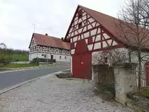 Fachwerkh�user in der Schlo�stra�e von Kunreuth (27.03.2016)