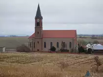 Pinkofen, Pfarrkirche St. Nikolaus, Saalkirche aus Backsteinen, erbaut 1896 (28.02.2017)