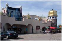 Die nach Entw�rfen von Friedensreich Hundertwasser gebaute Markthalle Altenrhein in Thal. 10.08.2008