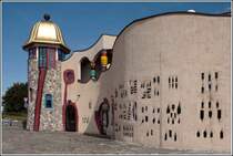 Die nach Entw�rfen von Friedensreich Hundertwasser gebaute Markthalle Altenrhein in Thal. 10.08.2008