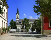 M�llheim in Baden, Blick vom Markgr�fler Platz zur Herz-Jesu-Kirche, Sept.2021