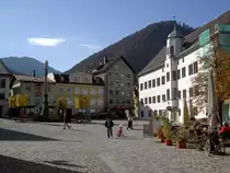 Immenstadt, Mariens�ule und Stadtschlo� am Marienplatz (01.11.2011)