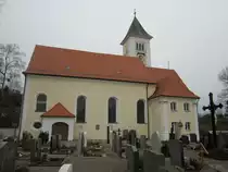 Osterzell, Pfarrkirche St. Stephan und Oswald, Turmunterbau und Langhaus im Kern sp�tgotisch, erweitert 1686 und 1708 (07.02.2014)