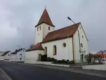D�rnsricht, Pfarrkirche St. Ulrich, romanische Chorturmanlage, erbaut im 13. Jahrhundert, Langhaus erweitert 1732 (06.04.2015)