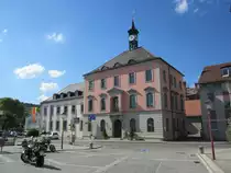 Treuchtlingen, Rathaus an der Hauptstra�e, dreigeschossiges Geb�ude mit Walmdach, erbaut 1893 durch Theodor Eyrich (16.06.2013)