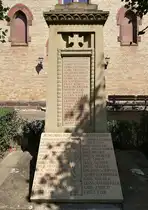 Niederweiler, Denkmal f�r die Opfer der Weltkriege, steht vor der Martinskirche, Sept.2021