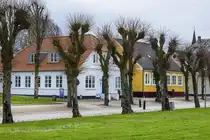 H�user an der Vestergade in L�gumkloster (deutsch L�gumkloster) in Nordschleswig. Aufnahme: 18. M�rz 2024.