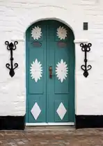 Verzierte T�r in der M�llegade in der Kleinstadt H�jer (deutsch Hoyer) in Nordschleswig (S�nderjylland). Aufnahme: 