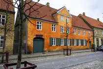 Die alte Apotheke der Br�dergemeinde in der Kleinstadt Christiansfeld in Nordschleswig (S�nderjylland). Aufnahme: 18. M�rz 2024.