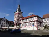 Treffurt, Rathaus am Marktplatz, Fachwerkbau aus der Zeit der Renaissance von 1549 (17.03.2024)