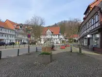 Bad Grund, Fachwerkh�user am Marktplatz (19.03.2024)