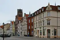 Unterwegs in der historischen Innenstadt von Wismar. (April 2024)