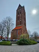 Der verbliebenen Turm der im 2. Weltkrieg zerst�rten Marienkirche, so gesehen Anfang April 2024 in Wismar.