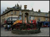 Sightseeing in Bath mit den offenen Doppelst�ckern. Hop on/Hop off... rein in den Bus, raus aus dem Bus. Hier ein Zustieg am Terrace Walk.